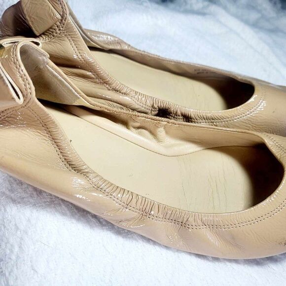COLE HAAN flat ballet Cream Size 8 shoes lightly used. - Picture 2 of 10
